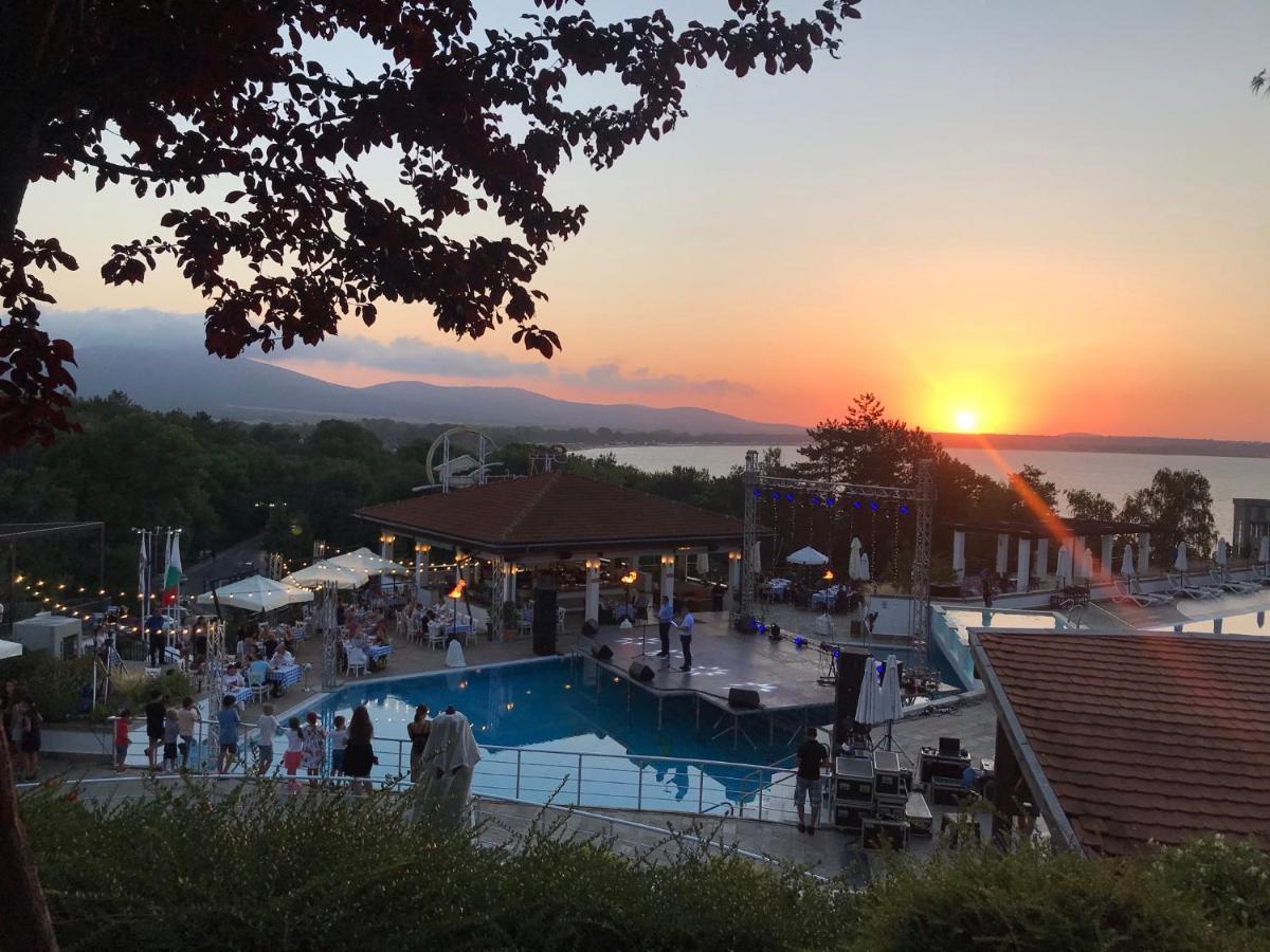 Santa Marina 2-Bedroom Apt. W/ Sea View + Terrace Sozopol Extérieur photo